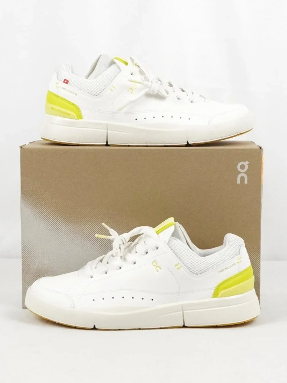 ON THE ROGER Centre Court Sneakers In White/Limelight - Women's Size 9 - NEW